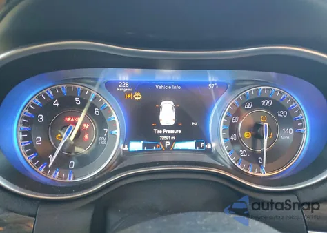 2018 Chrysler 300 Touring z USA, uszkodzony, nr VIN 2C3CCARG8JH341223